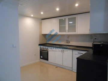 Moradia T9 para Venda em Ajuda