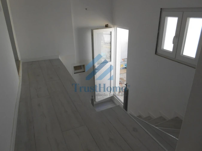 Moradia T9 para Venda em Ajuda Foto 38