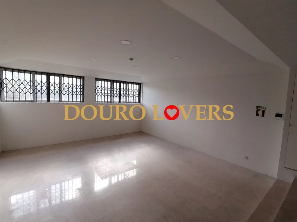 Negócio para Venda em Ramalde Foto 3