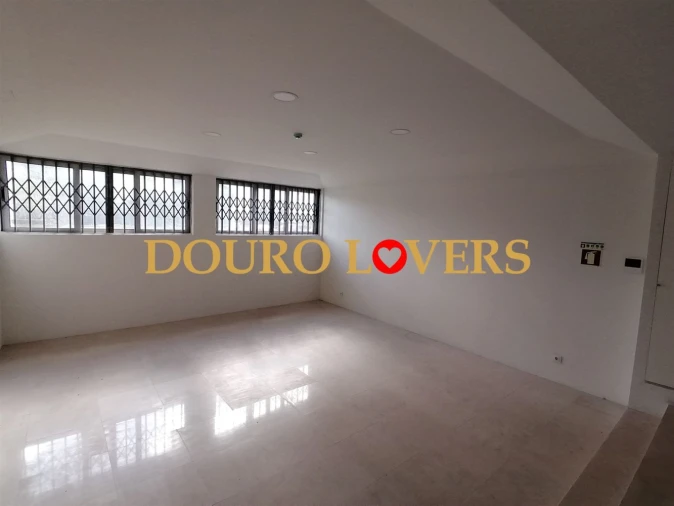 Negócio para Venda em Ramalde Foto 3