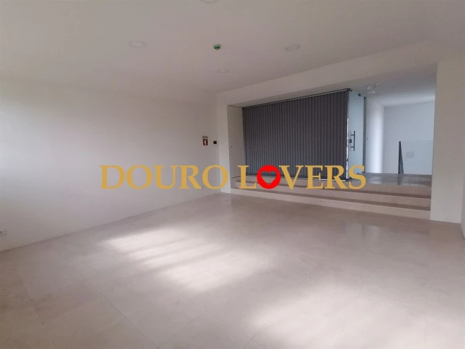 Negócio para Venda em Ramalde Foto 1