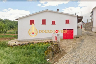 Moradia T3 para Venda em Castrelos e Carrazedo