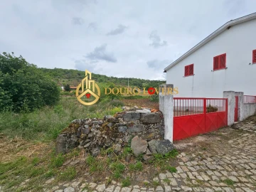 Moradia T3 para Venda em Castrelos e Carrazedo