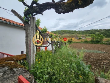 Moradia T3 para Venda em Castrelos e Carrazedo