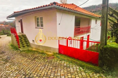 Moradia T3 para Venda em Castrelos e Carrazedo