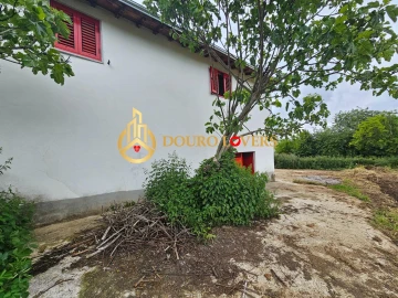 Moradia T3 para Venda em Castrelos e Carrazedo