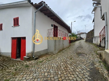 Moradia T3 para Venda em Castrelos e Carrazedo