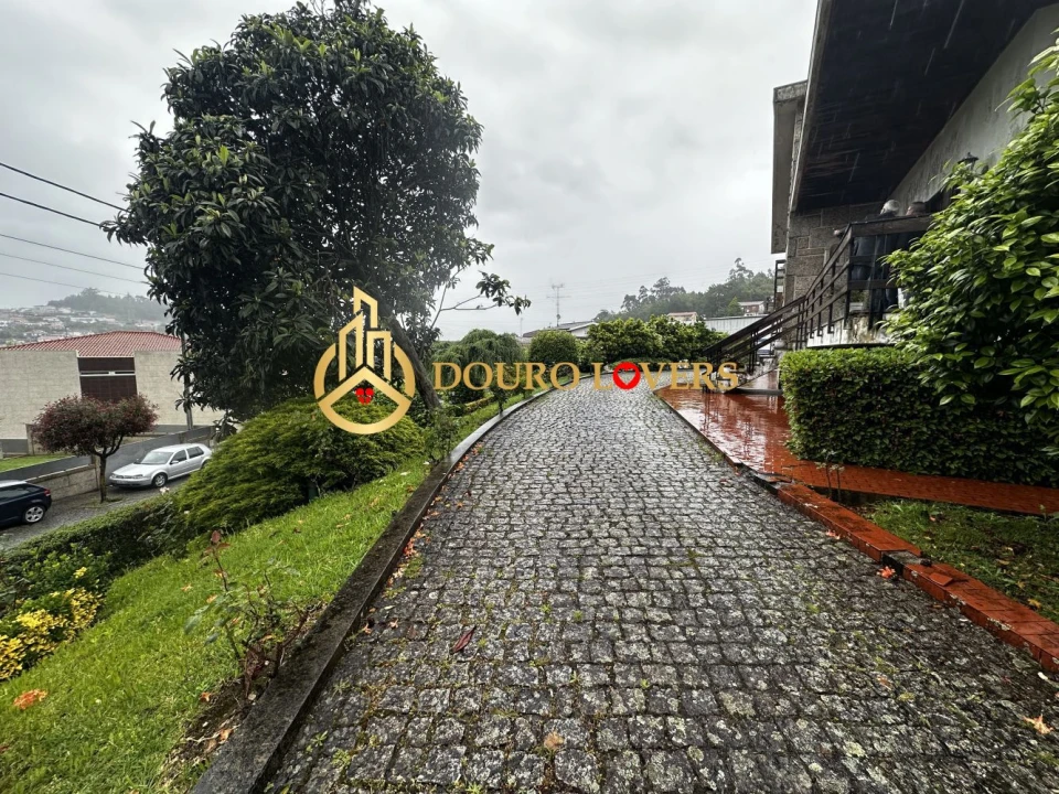 Moradia T4 para Venda em Azurem Foto 11