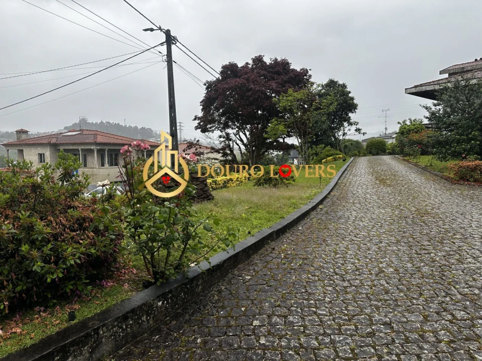 Moradia T4 para Venda em Azurem Foto 8