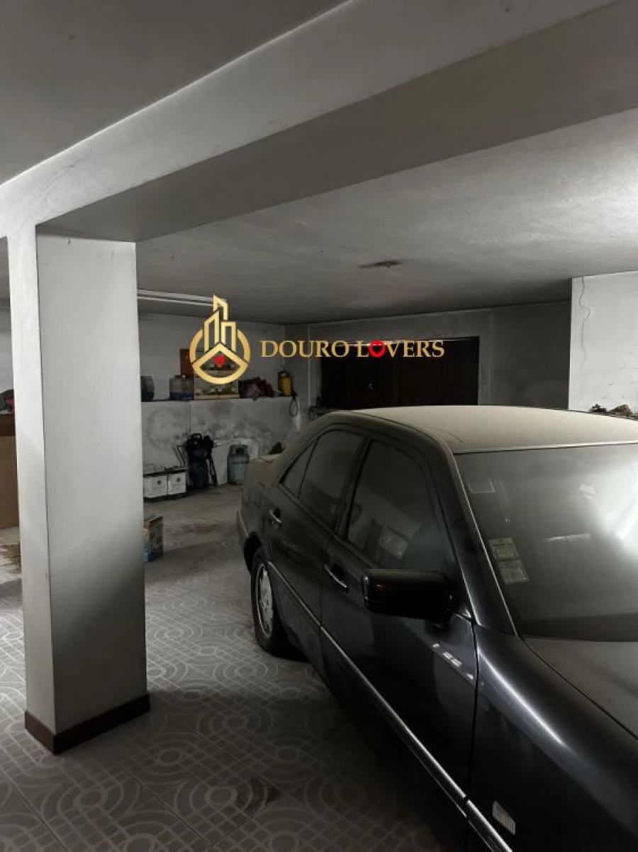 Moradia T4 para Venda em Azurem Foto 35