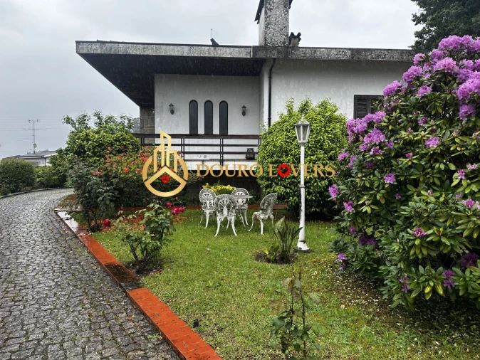 Moradia T4 para Venda em Azurem Foto 4