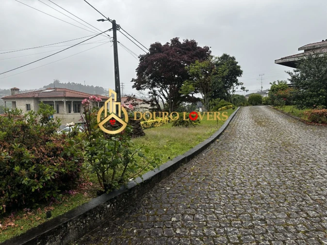 Moradia T4 para Venda em Azurem Foto 6