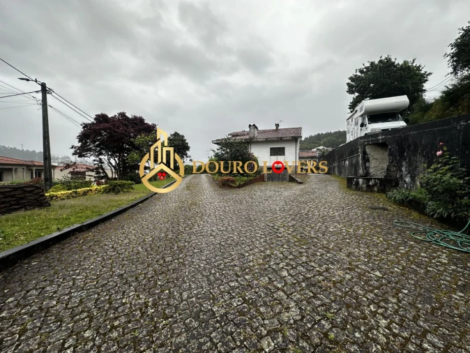 Moradia T4 para Venda em Azurem Foto 8