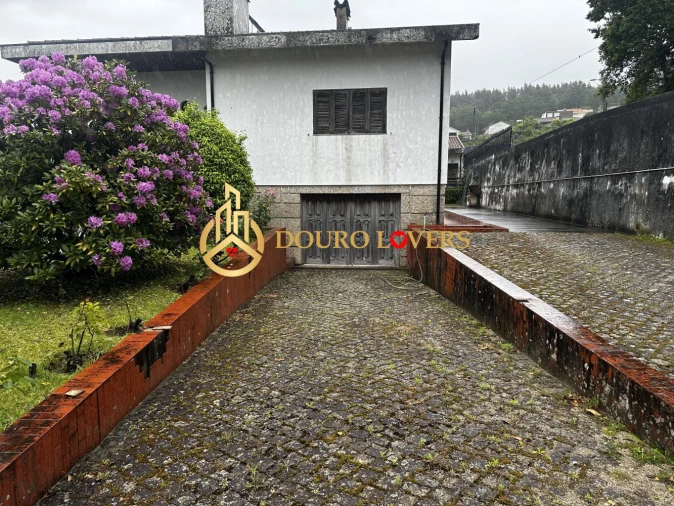 Moradia T4 para Venda em Azurem Foto 9