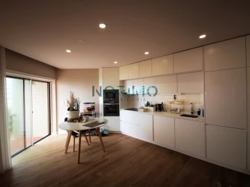 Apartamento T3 para Venda em Póvoa de Varzim, Beiriz e Argivai