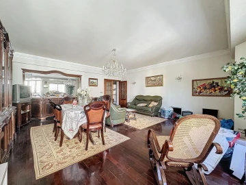 Apartamento T4 para Venda em Areeiro