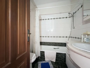 Apartamento T4 para Venda em Areeiro