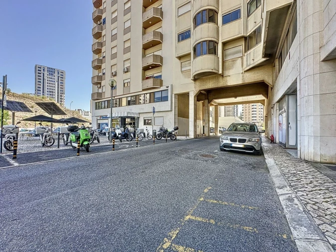 Apartamento T4 para Venda em Areeiro Foto 41