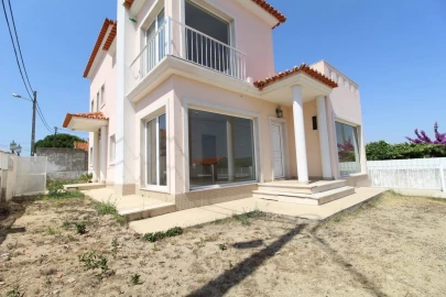 Moradia T3 para Venda em Charneca de Caparica e Sobreda