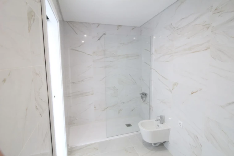 Apartamento T2 para Venda em Corroios Foto 36