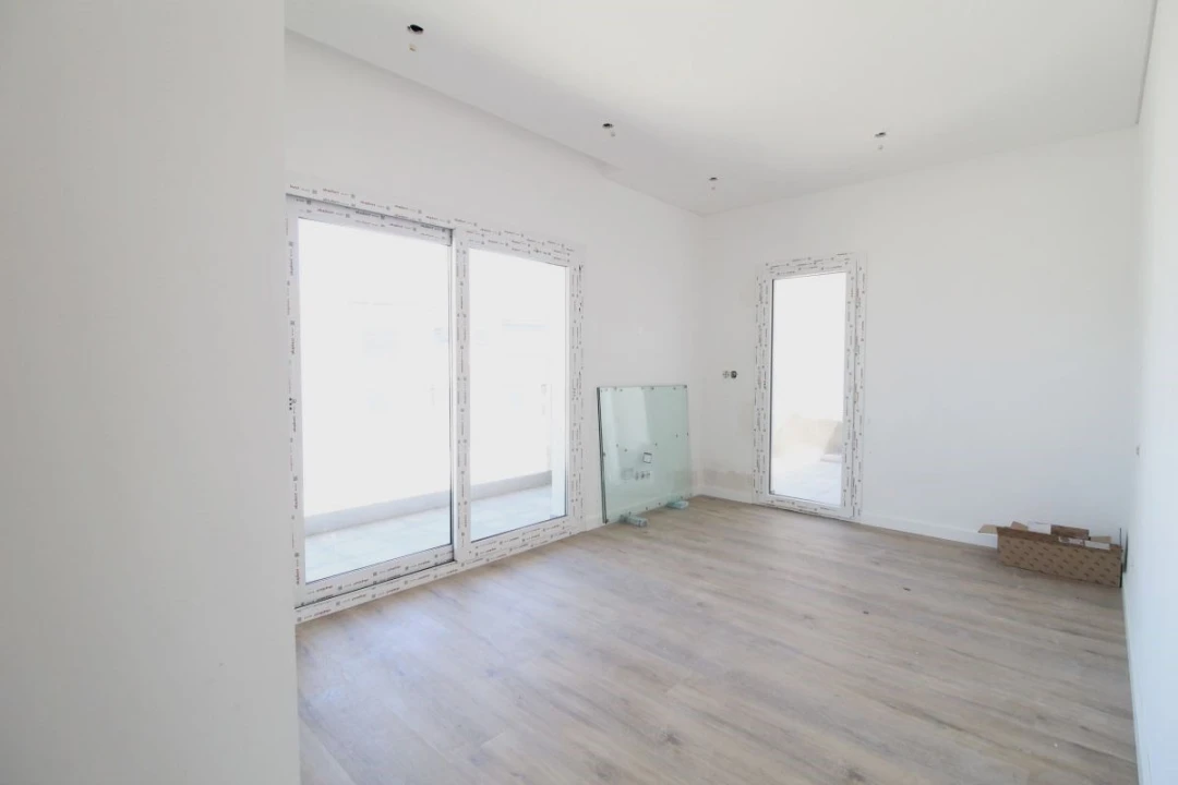 Moradia T4 para Venda em Corroios Foto 13