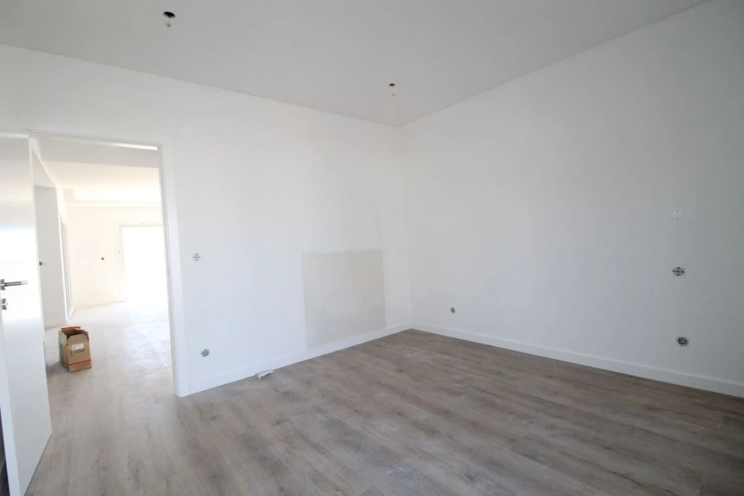 Moradia T4 para Venda em Corroios Foto 3