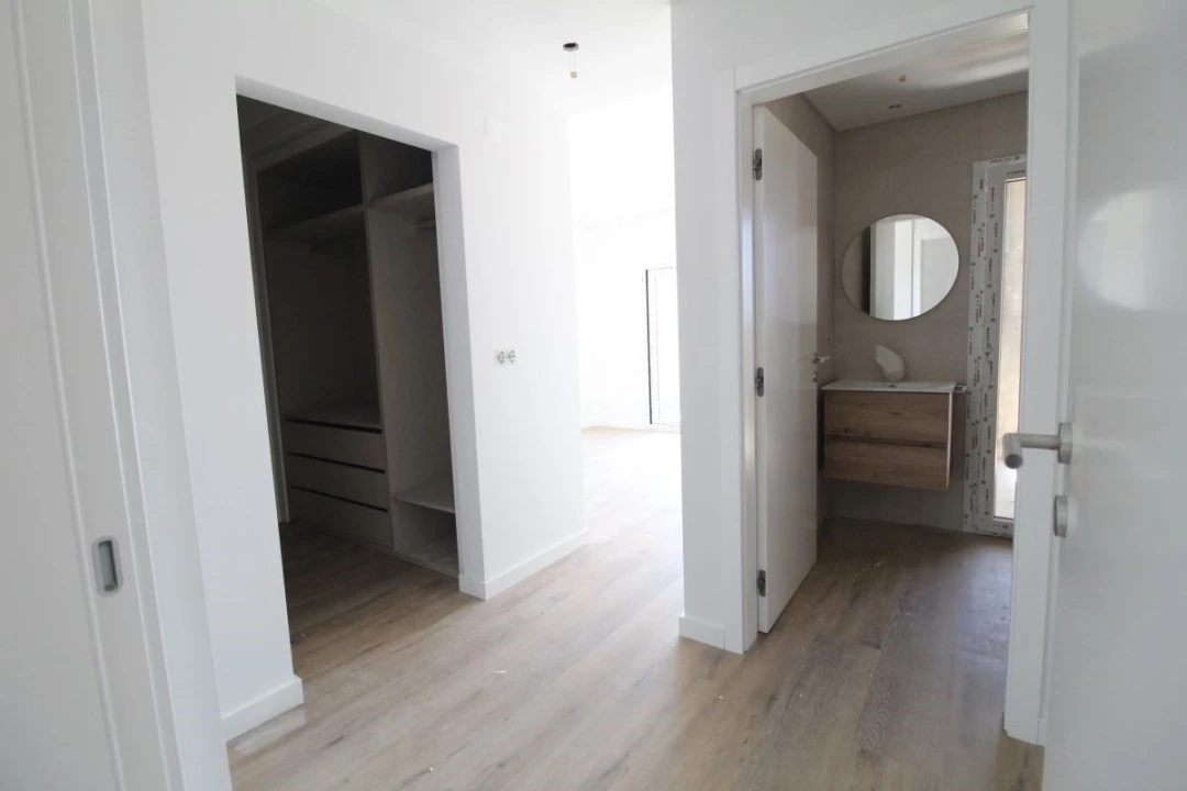 Moradia T4 para Venda em Corroios Foto 31