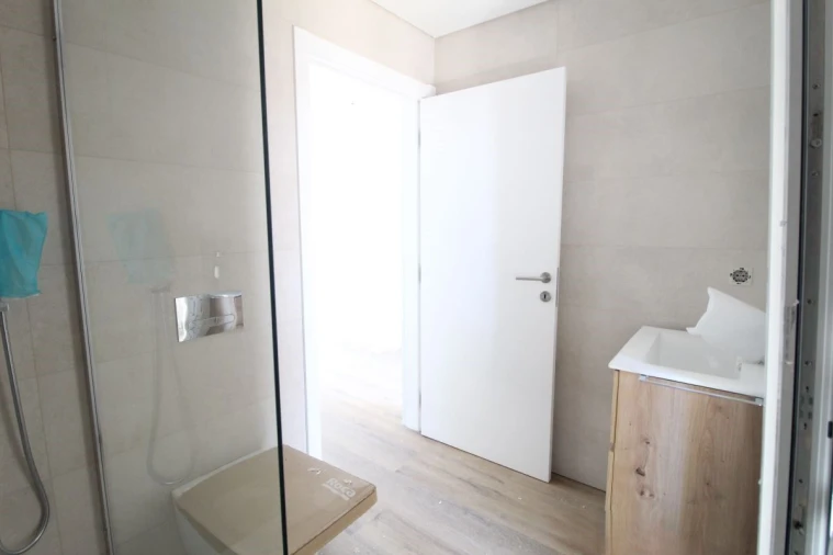 Moradia T4 para Venda em Corroios Foto 30