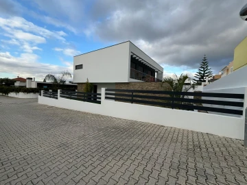 Moradia T4 para Venda em União das Freguesias de Setúbal