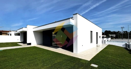 Moradia T3 para Venda em Santa Maria da Feira, Travanca, Sanfins e Espargo