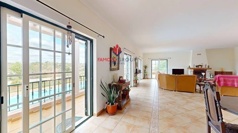 Moradia T6 para Venda em Estômbar e Parchal