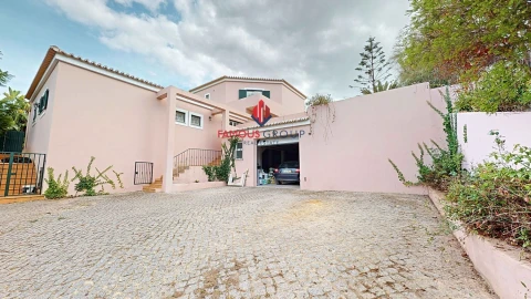Moradia T6 para Venda em Estômbar e Parchal