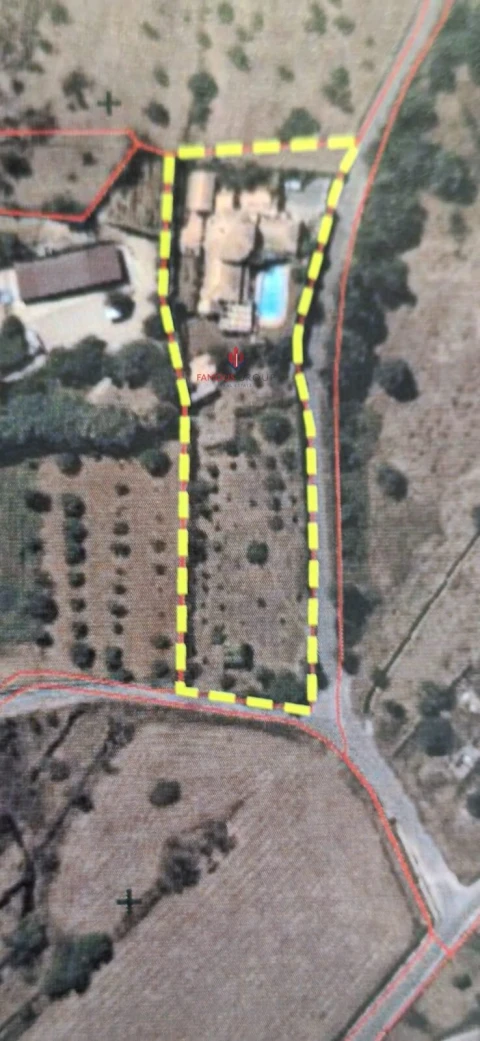 Moradia T6 para Venda em Estômbar e Parchal