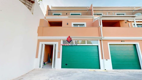 Moradia T3 para Venda em Estômbar e Parchal