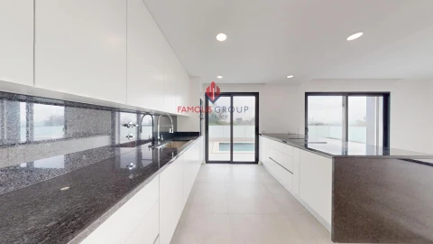 Moradia T4 para Venda em Mexilhoeira Grande