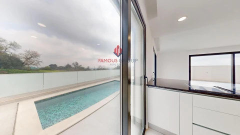 Moradia T4 para Venda em Mexilhoeira Grande