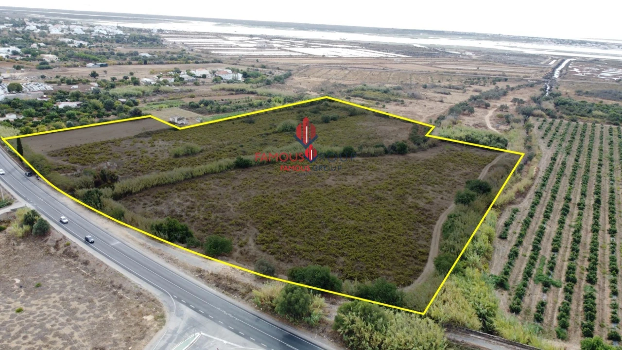 Terreno para Venda em Quelfes Foto 1