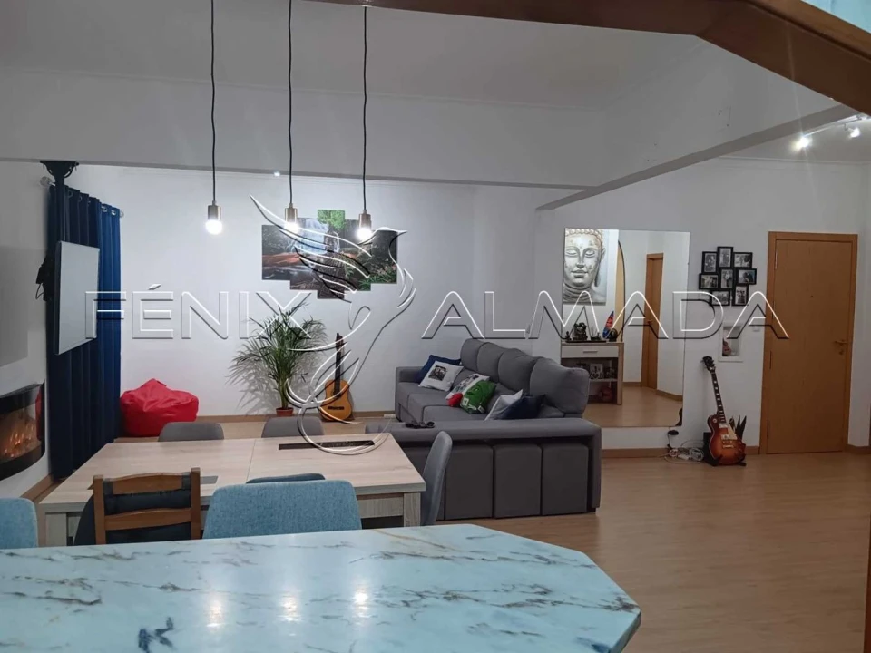 Apartamento T3 para Venda em Laranjeiro e Feijó Foto 3