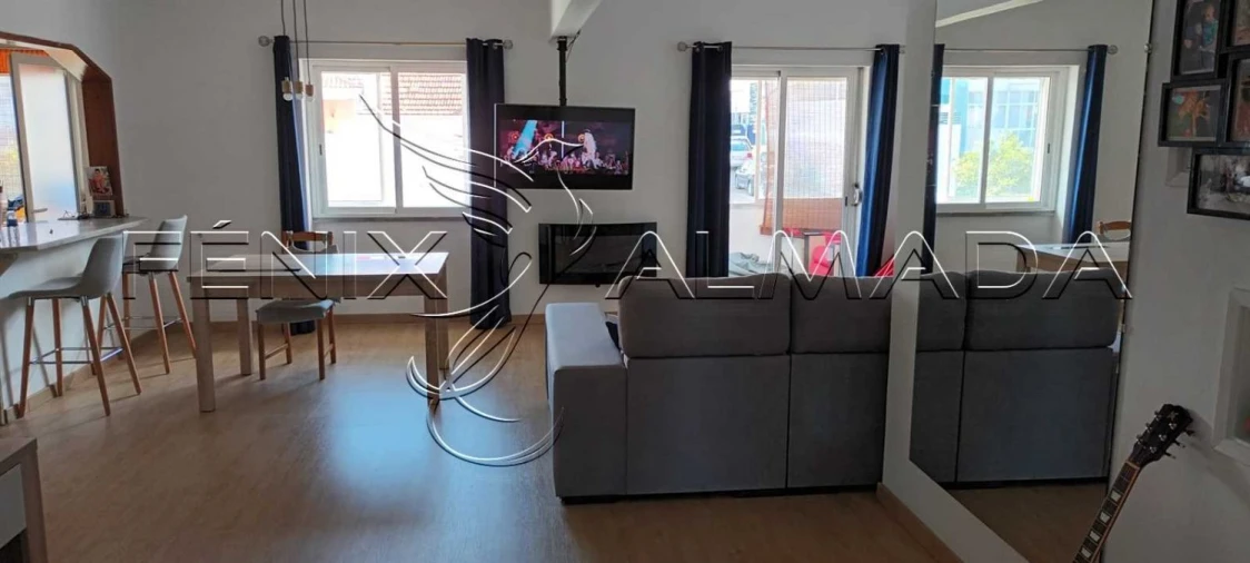 Apartamento T3 para Venda em Laranjeiro e Feijó Foto 21