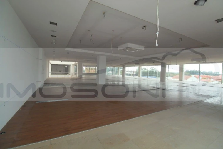 Negócio para Venda em Golpilheira Foto 48