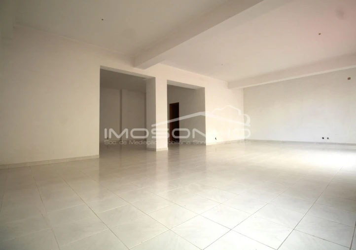 Negócio para Venda em Minde Foto 2