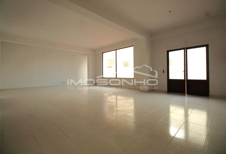 Negócio para Venda em Minde Foto 4