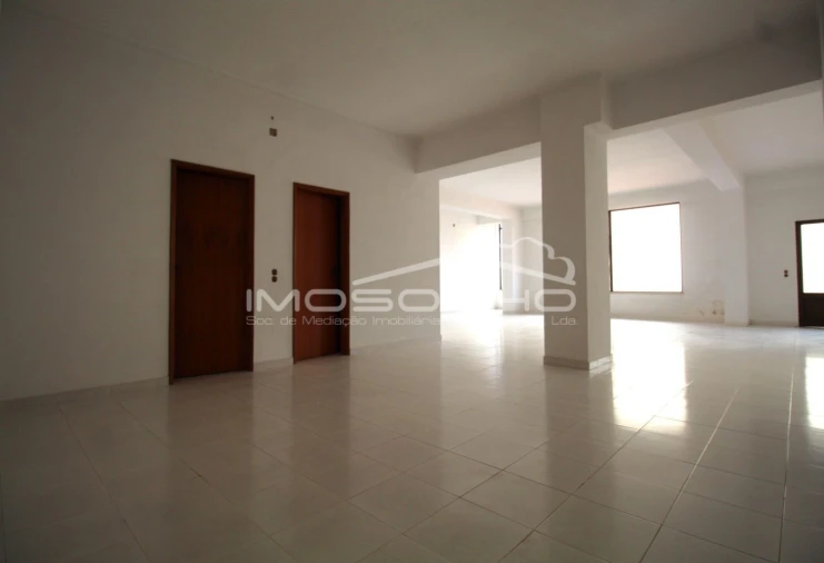 Negócio para Venda em Minde Foto 5