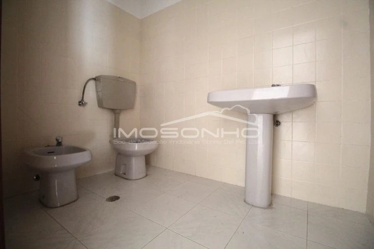 Negócio para Venda em Minde Foto 6