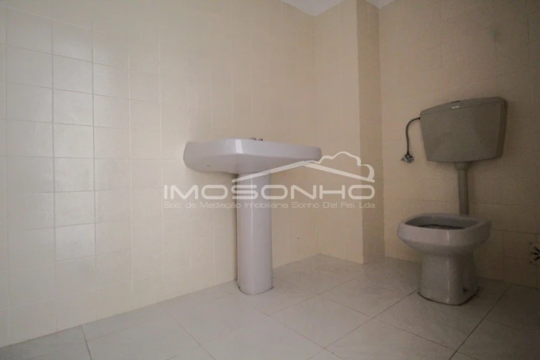 Negócio para Venda em Minde Foto 7