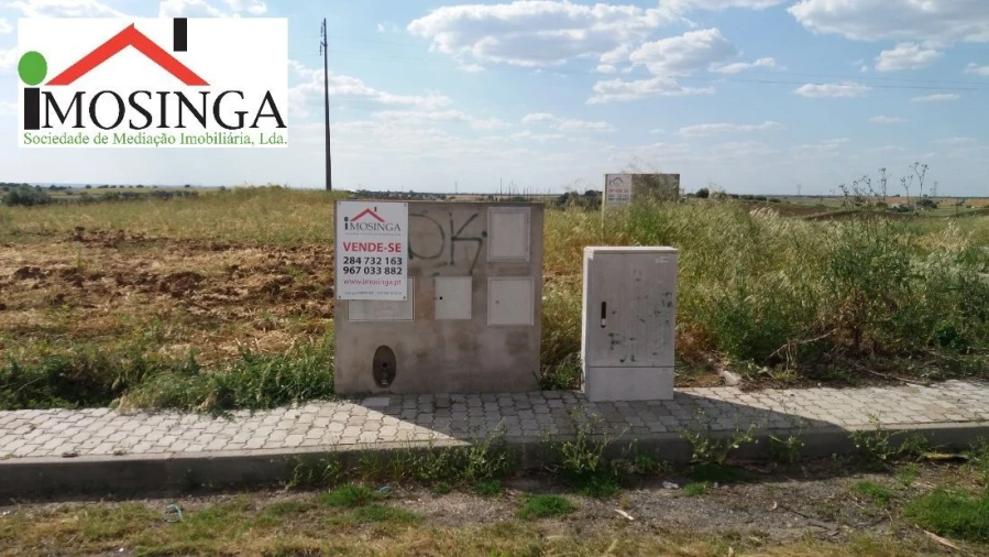 Terreno para Venda em Ferreira do Alentejo e Canhestros Foto 1