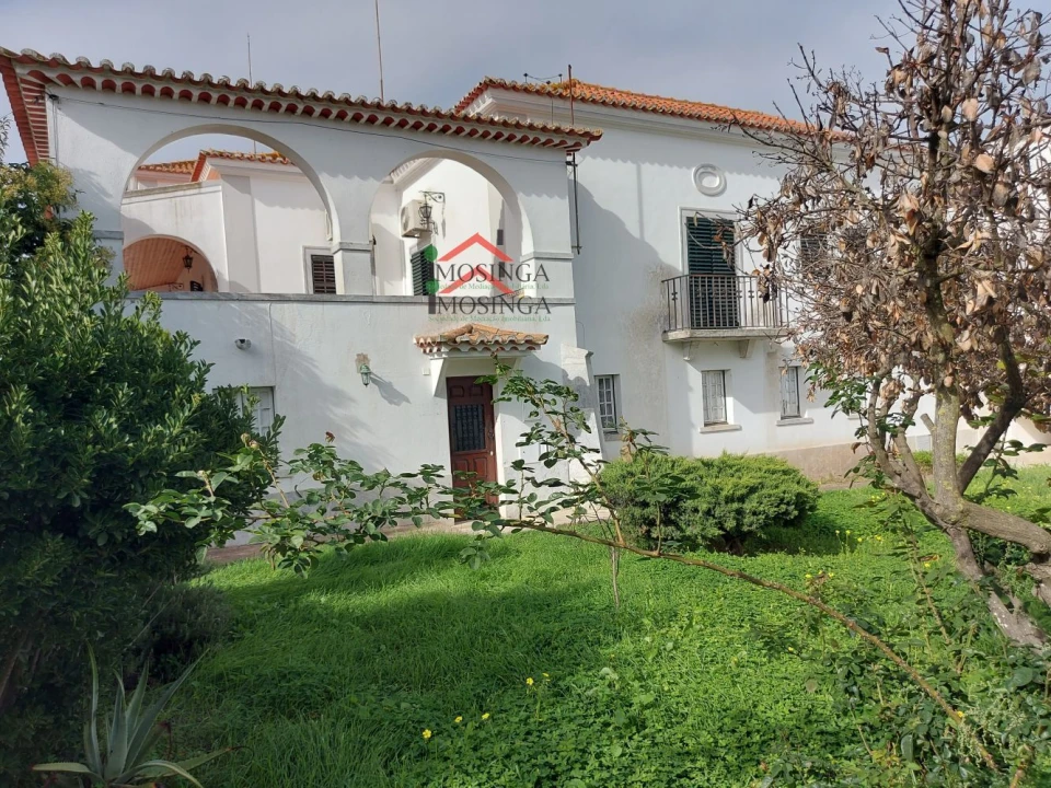 Apartamento T4 para Venda em Ferreira do Alentejo e Canhestros Foto 1