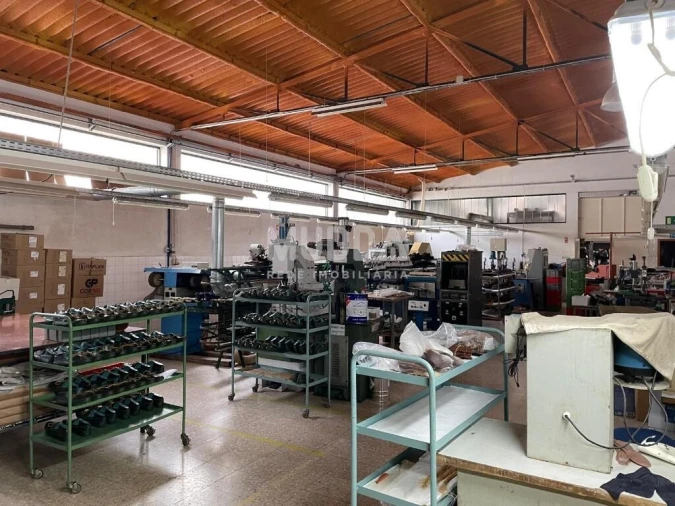 Armazém para Venda em São Miguel do Souto e Mosteirô Foto 3