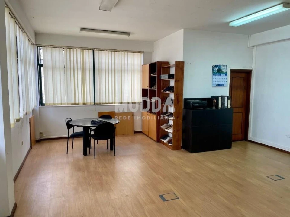 Armazém para Venda em São Miguel do Souto e Mosteirô Foto 10