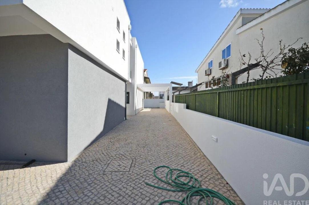 Moradia T4 para Venda em Fernao Ferro Foto 26